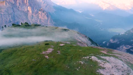 Parque-Natural-Nacional-Tre-Cime-En-Los-Alpes-Dolomitas.-Hermosa-Naturaleza-De-Italia.