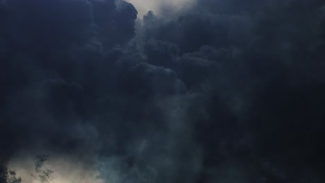 Gewitter,-Dunkle-Wolken-Am-Himmel