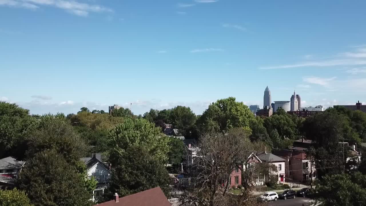 클리블랜드 스카이라인과 에리 호수의 드론 영상