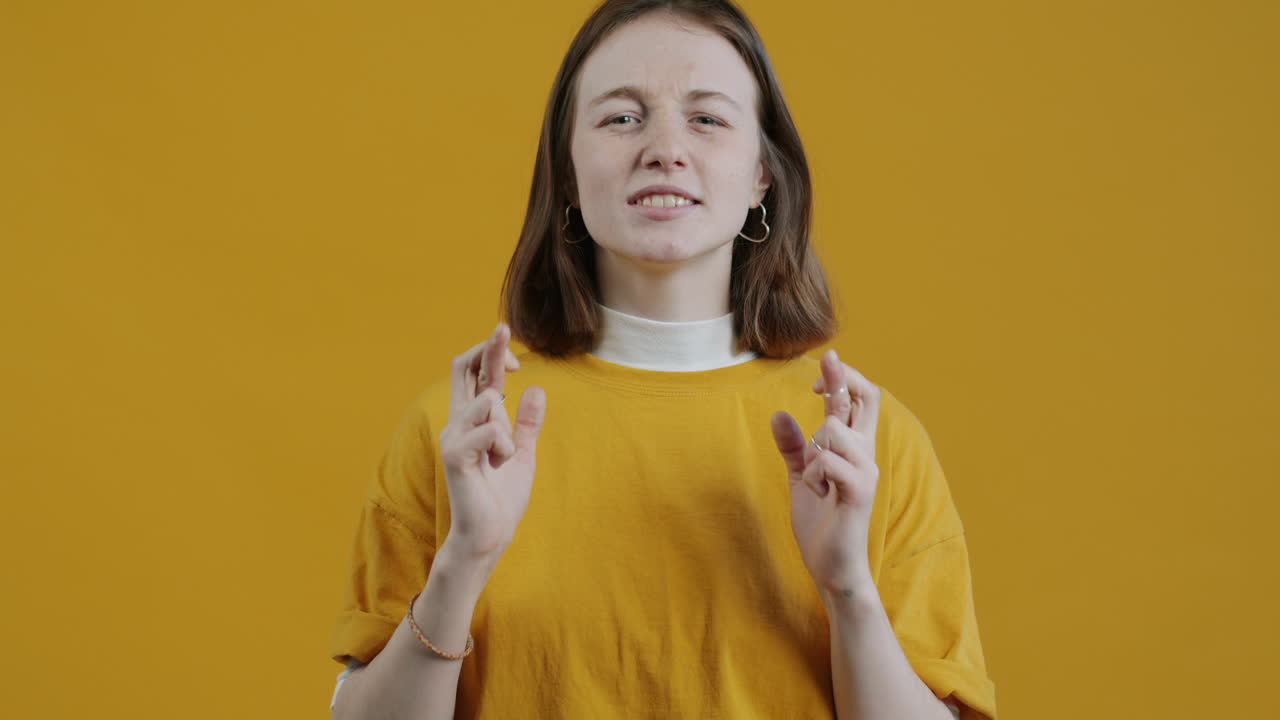 Woman hoping with fingers crossed