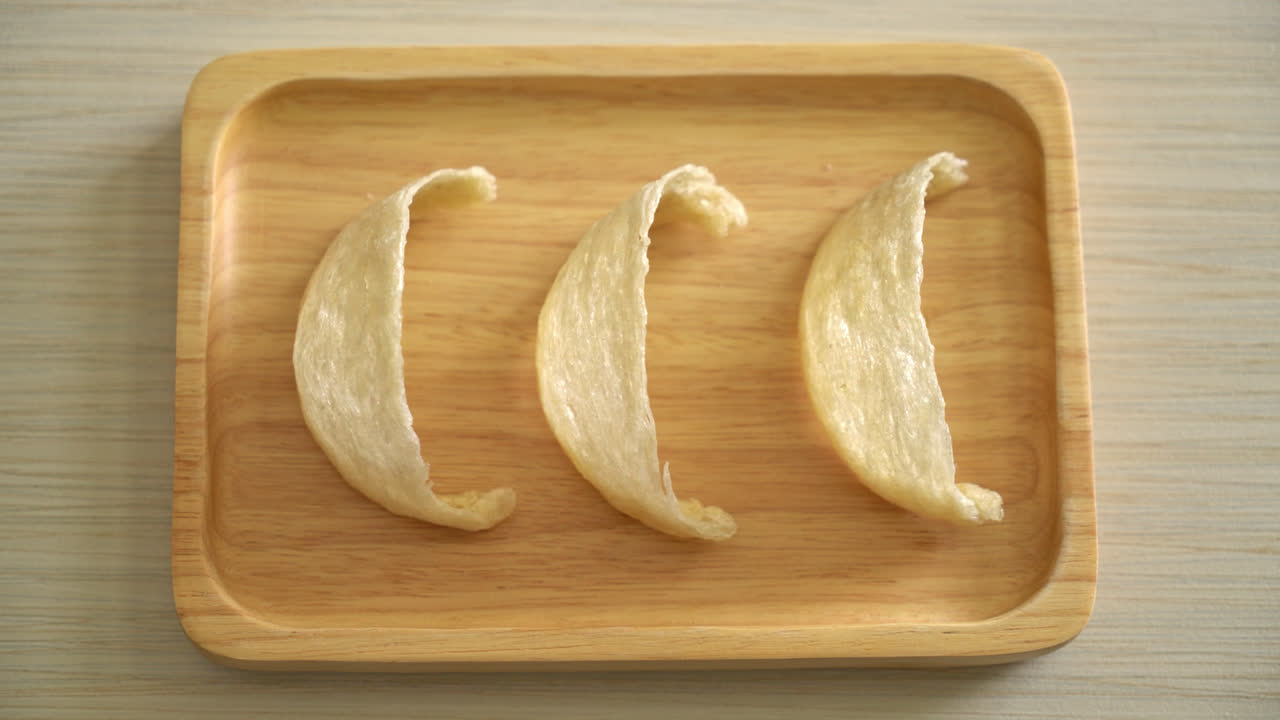 신선한 식용 새 둥지 또는 제비 둥지 원료 요리 건강에 좋은 비싼 음식 - 건강 식품