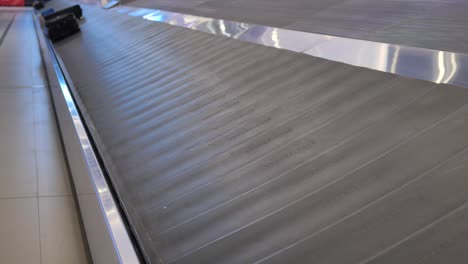 cinta transportadora de equipaje de aeropuerto