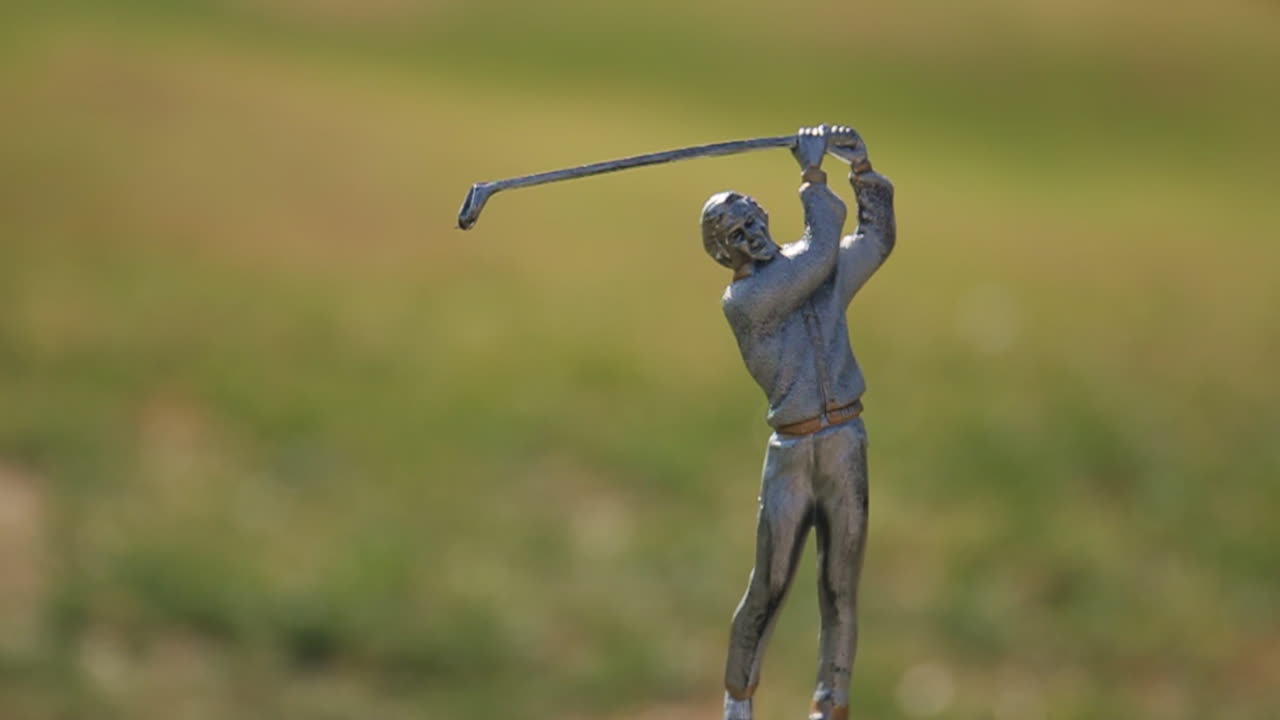 Golf statuette