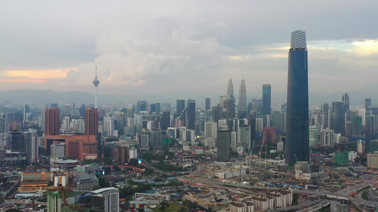 orario del tramonto kuala lumpur centro città paesaggio aereo panorama 4k malesia