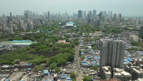 Aerial-view-of-Busy-road-Intersection-in-Dharavi-slum,-Munbai-cityscape