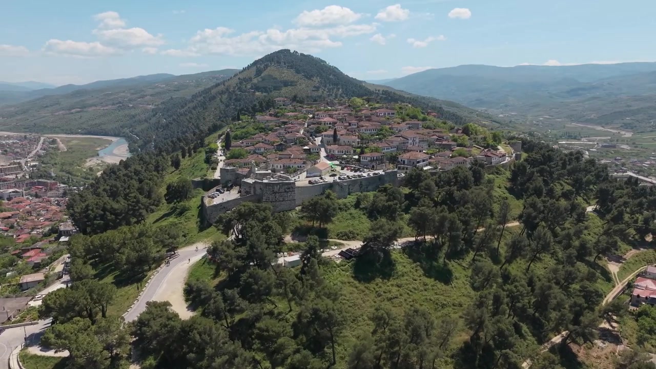 Incredibile video drone del castello di Berat in Albania.
