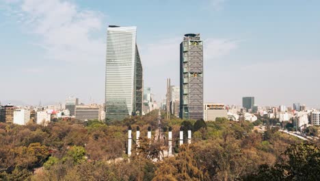 Lapso-De-Tiempo-Del-Bosque-Natural-Verde-De-Chapultepec-En-La-Ciudad-De-México-En-Un-Día-Soleado