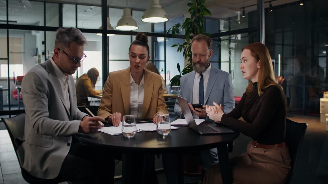 reunión de negocios en una oficina moderna