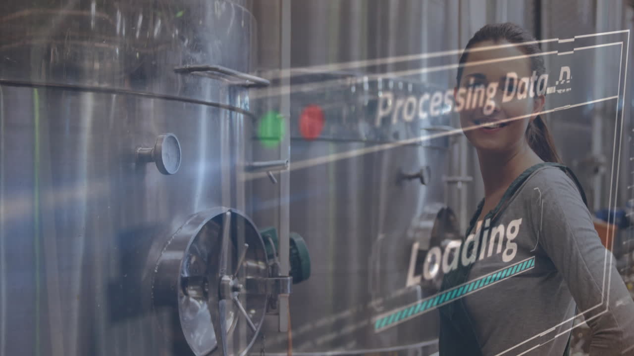 procesamiento de datos y carga de animación sobre mujer que trabaja en una instalación industrial
