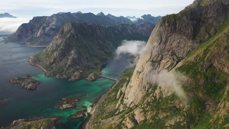 imágenes aéreas cinematográficas de festvågtind, islas lofoten, noruega