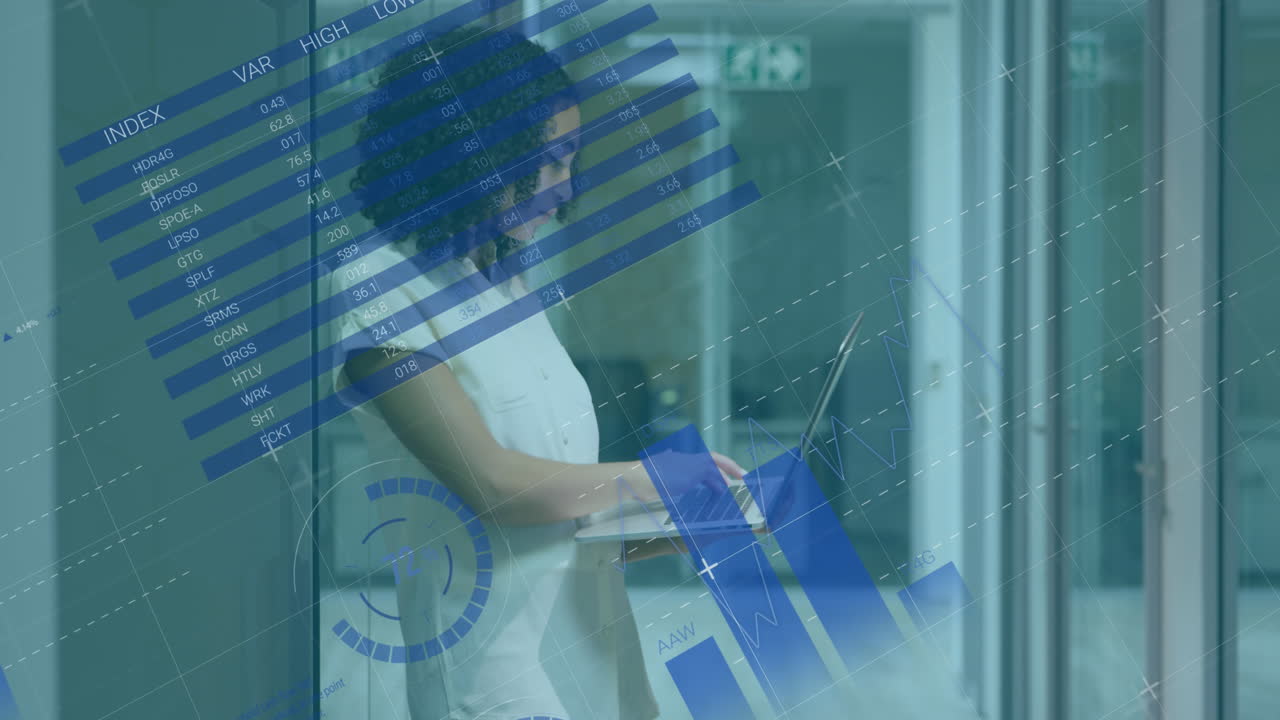 animación de procesamiento de datos estadísticos contra una mujer biracial pensativa que usa una computadora portátil en la oficina