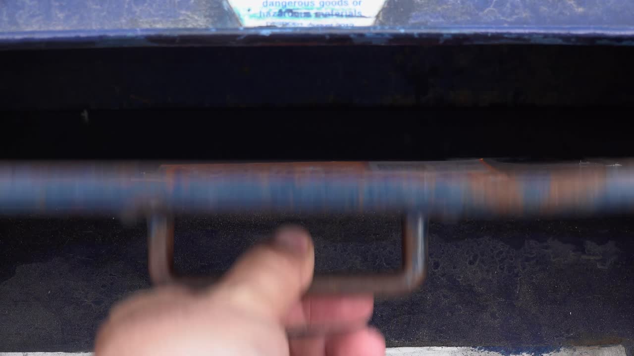 un voluntario envía tarjetas postales de recordatorio de votación de registro de votantes hechas en casa antes de las elecciones de 2020 1