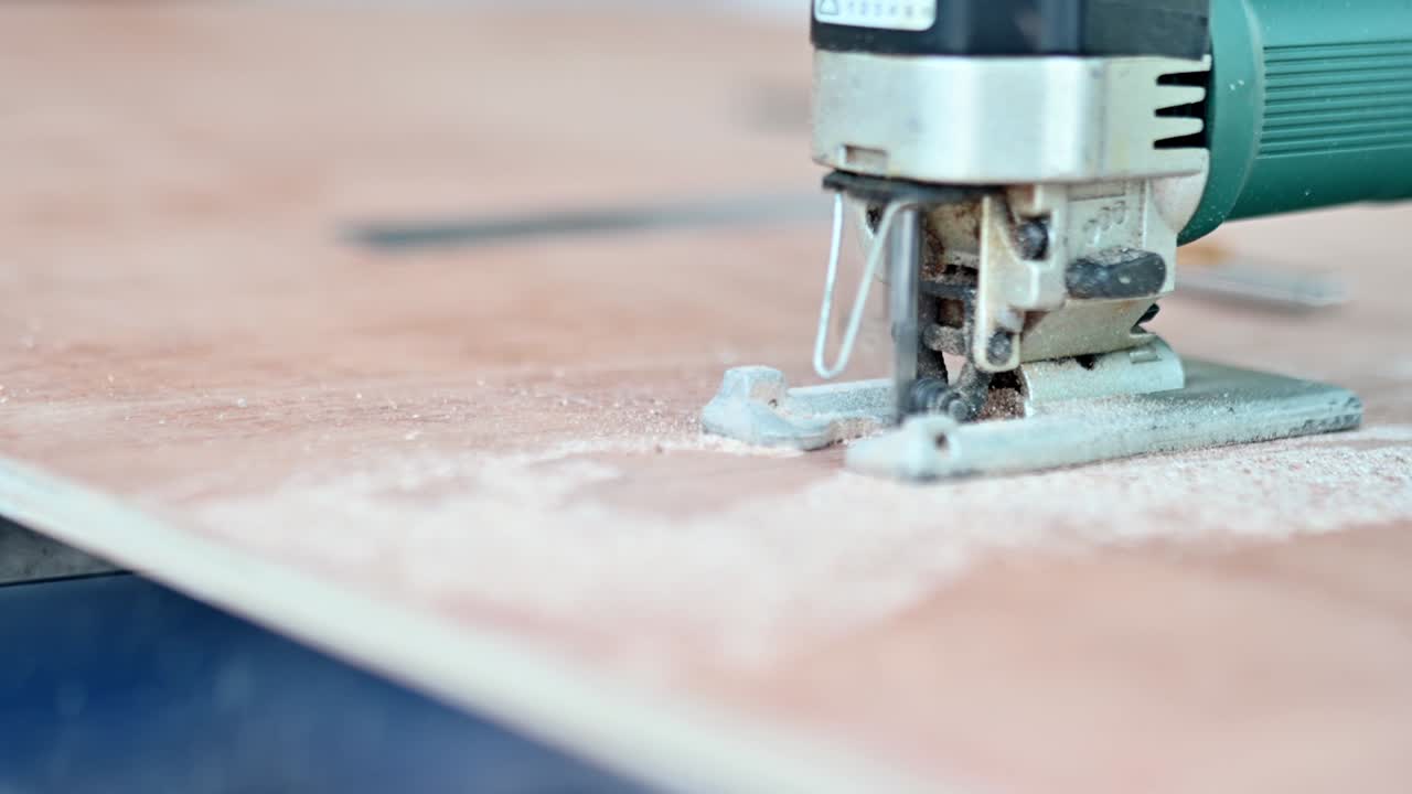 The carpenter used a woodworking saw to cut plywood.