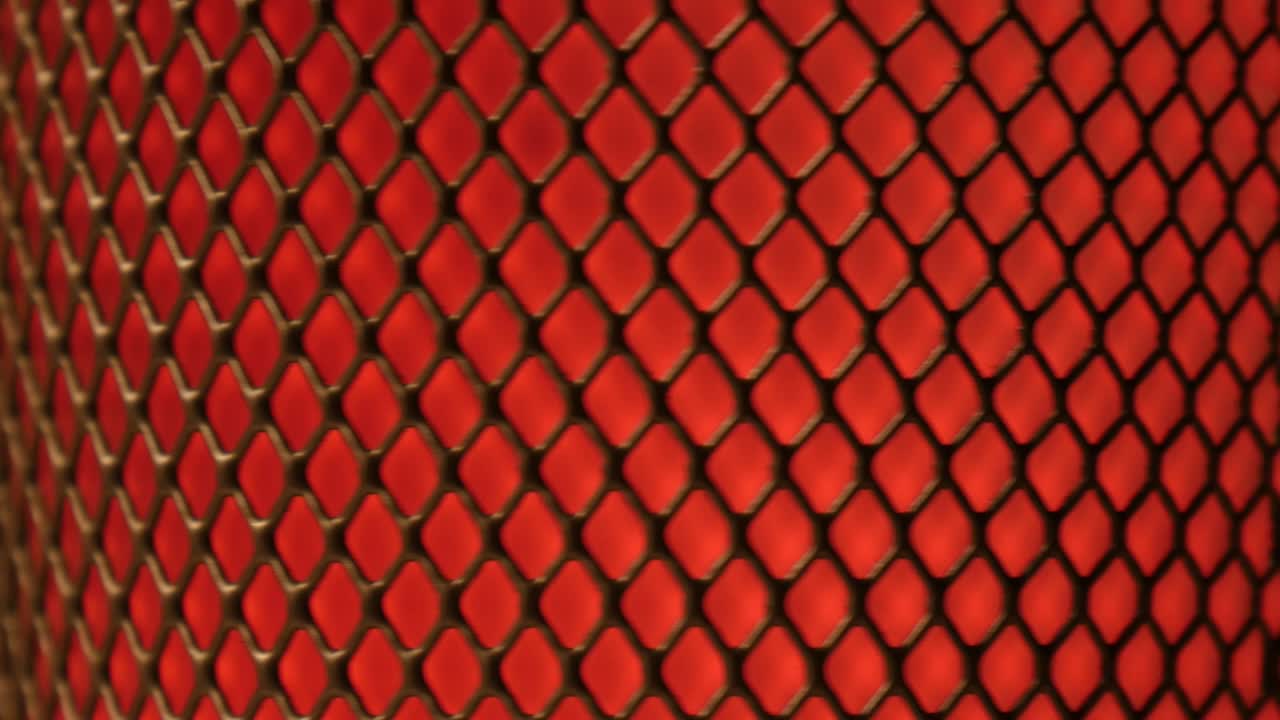 металлический рисунок на красном фоне