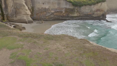 Slow-walk-across-headland-revealing-amazing-sandstone-cliffs---Tunnel-Beach-Track,-Dunedin