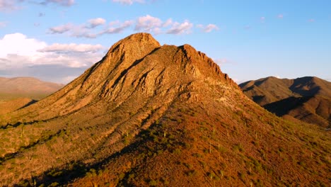 Berg-Bedeckt-Mit-Saguaro-Kakteen-In-Arizona