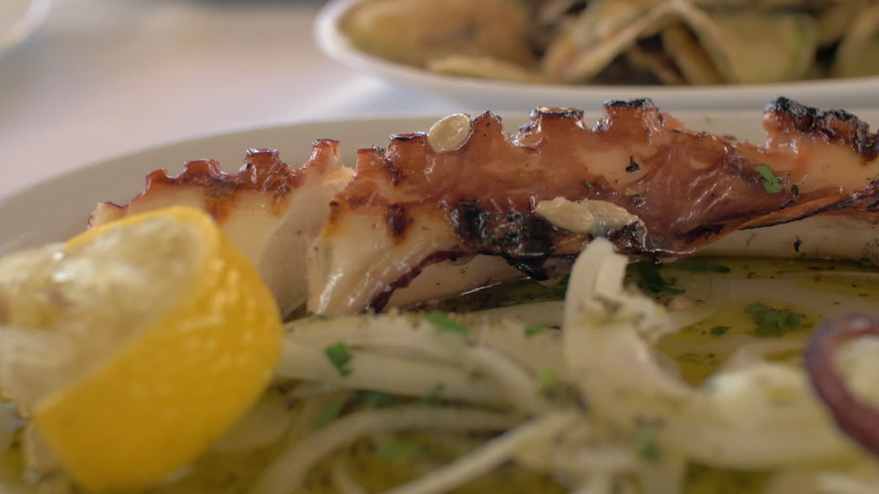 긴 문어 를 먹는 음식