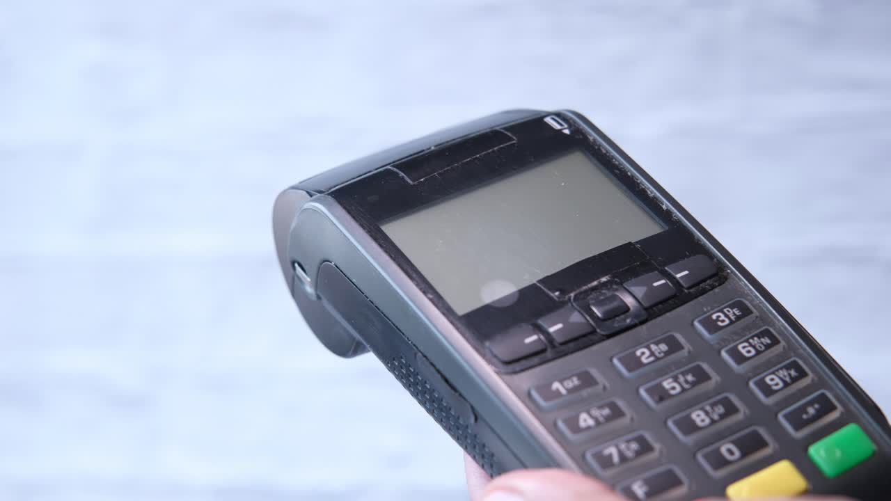 pago con tarjeta de crédito en la terminal postal