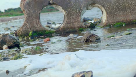 Schmutziges-Wasser-In-Den-Fluss-Eingeleitet