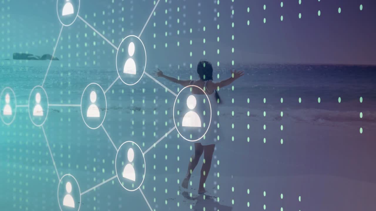 Mujer levantando los brazos iniciando una superposición tecnológica animada que muestra enlaces con iconos de usuario y puntos en movimiento.