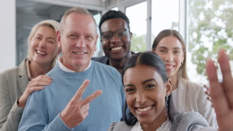 Geschäftsleute,-Team-Und-Lustiges-Selfie-Mit-Lachen