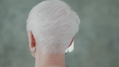 grey-hair-is-beautiful--on-gorgeous-women