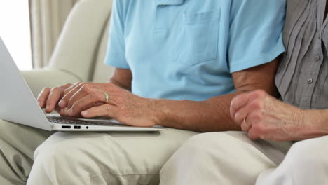 Senior-couple-using-laptop