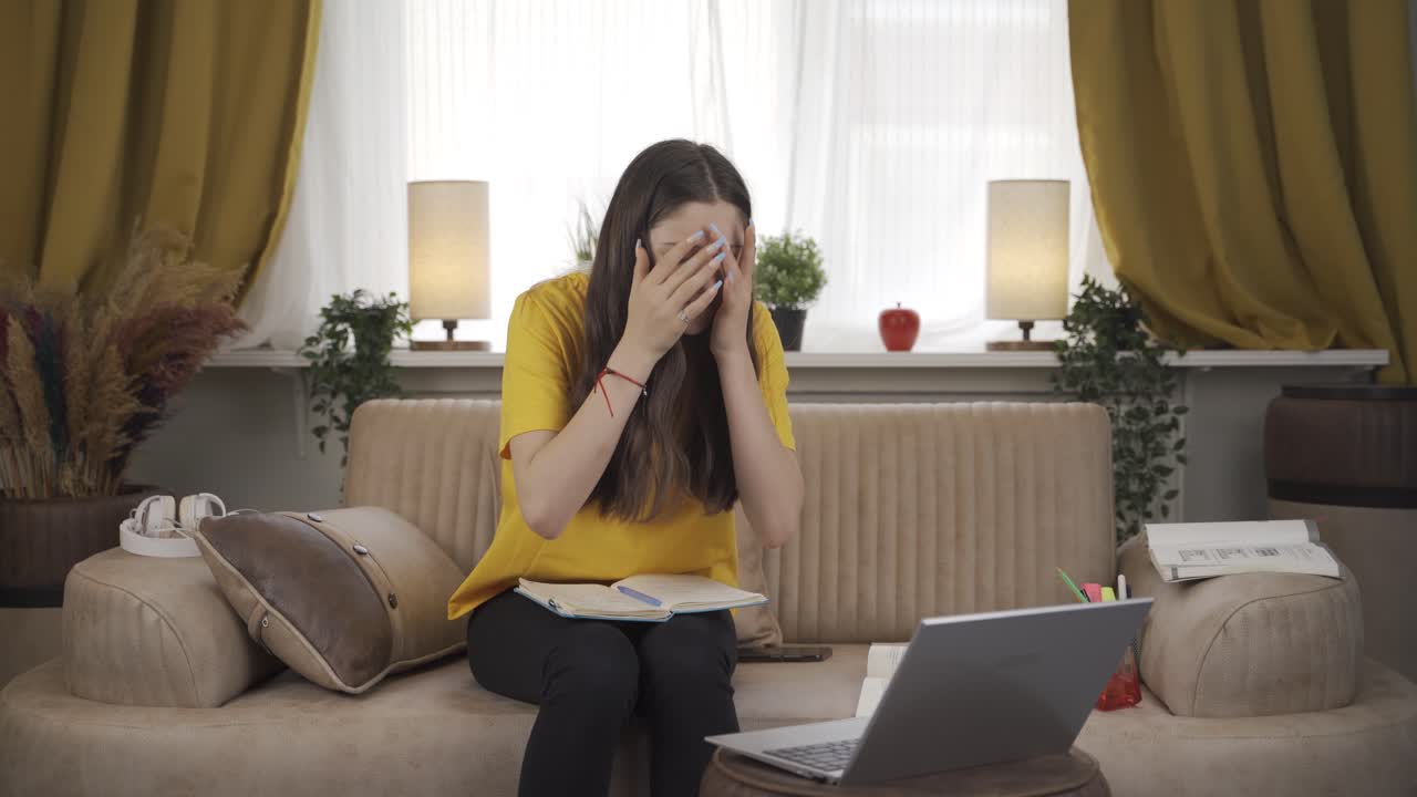 눈이 건조한 여학생.