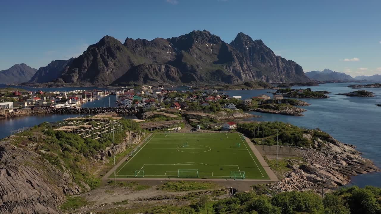 헨닝스바어 루포텐 (henningsvaer lofoten) 은 노르웨이 노르드랜드 카운티에 있는 군도이다.