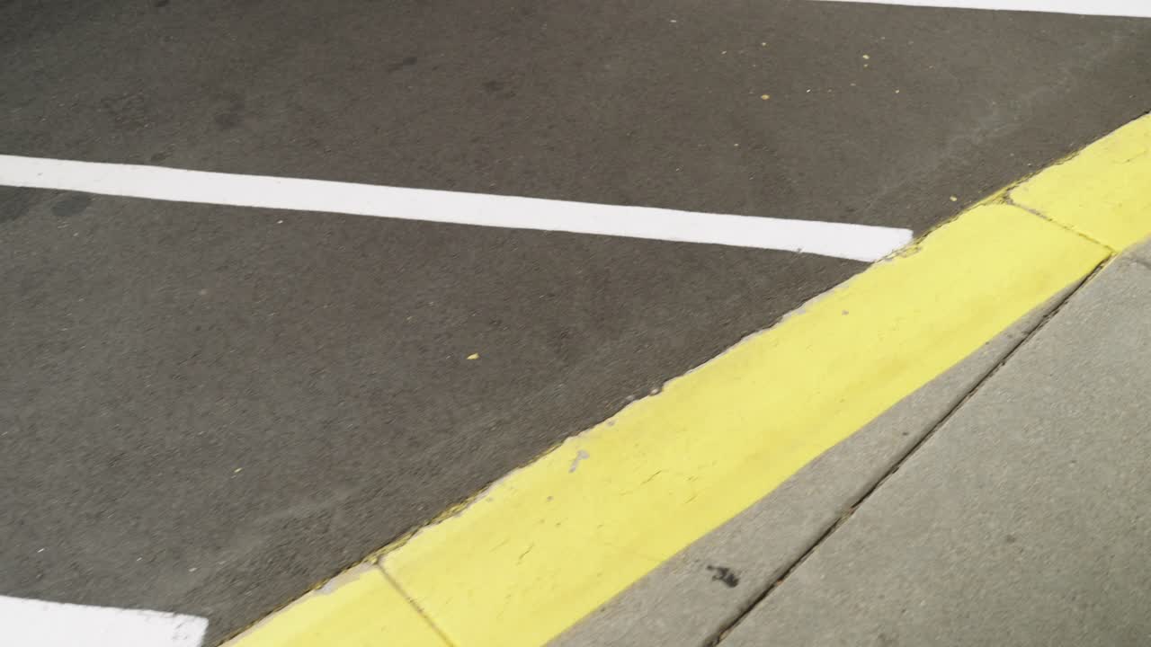 오토바이 주차 라인, 도리 클로즈업