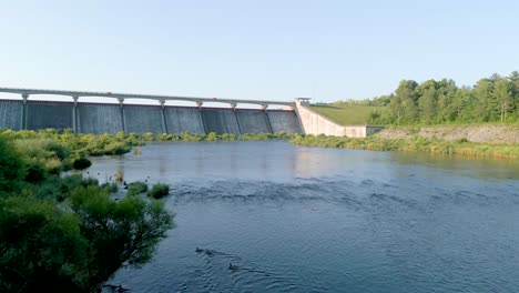 Aerial-of-reservoir-dam-and-ducks-in-creek,-Hoover-Dam,-Ohio
