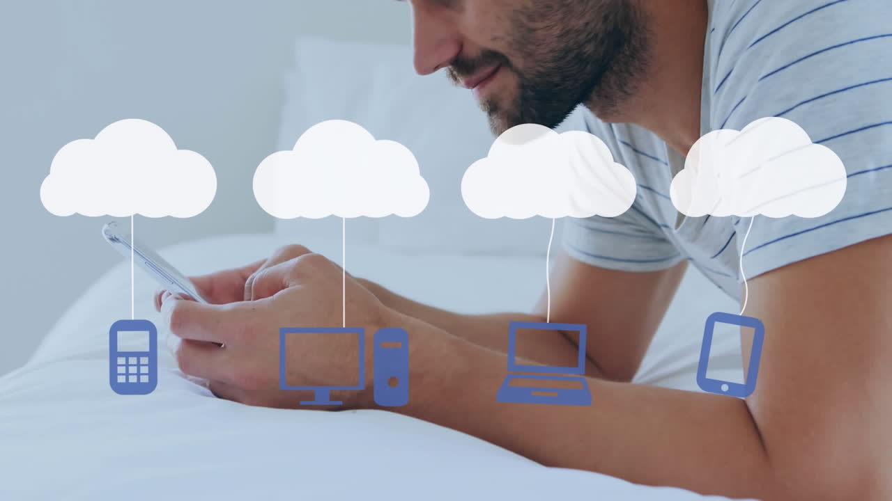 animación de nubes e iconos de medios sobre el hombre usando un teléfono inteligente