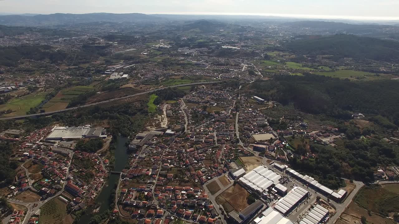 drone disparó casas comunitarias suburbanas