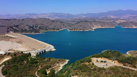 Aerial-drone-shot-of-Lake-Cachuma-and-the-Bradbury-Dam-near-Santa-Barbara-Ca
