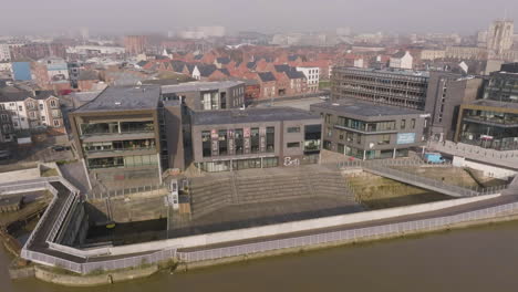 Luftaufnahmen-Des-C4DI-Im-Bürogebäude-Von-Hull-An-Einem-Nebligen-Tag