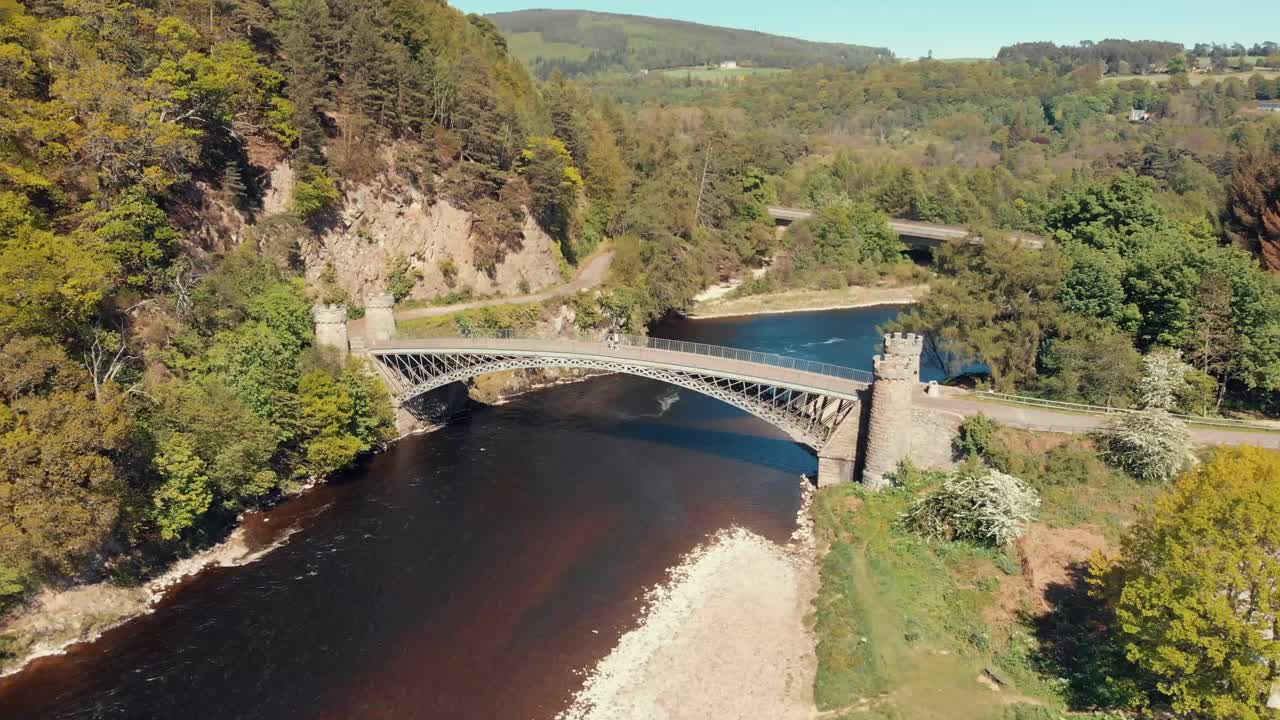 thomas telfords craigellachie puente sobre el río spey en escocia