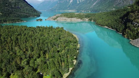 Uno-De-Los-Lagos-Más-Bellos-De-Noruega---Lago-Glaciar-Lovatnet