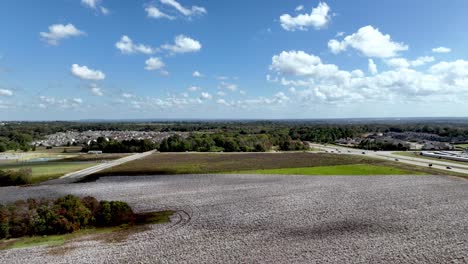 Retirada-Aérea-Sobre-Campos-De-Algodón-Cerca-De-Montgomery-Alabama