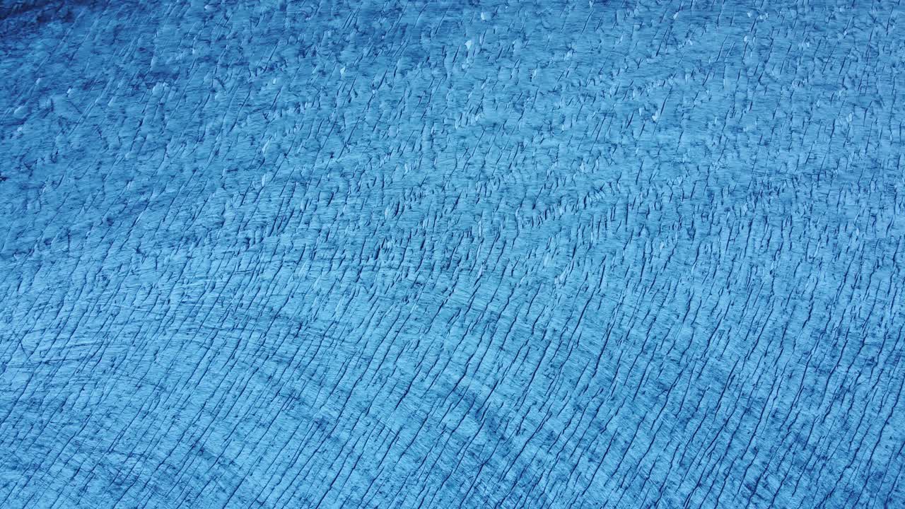 superficie de color azul del glaciar jostedalsbreen en noruega