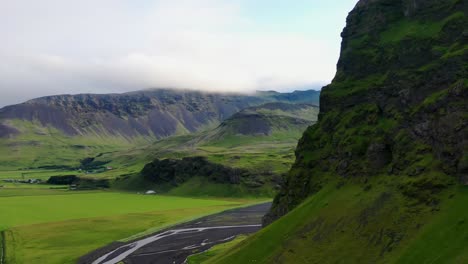 toma cinematográfica de drones de islandia