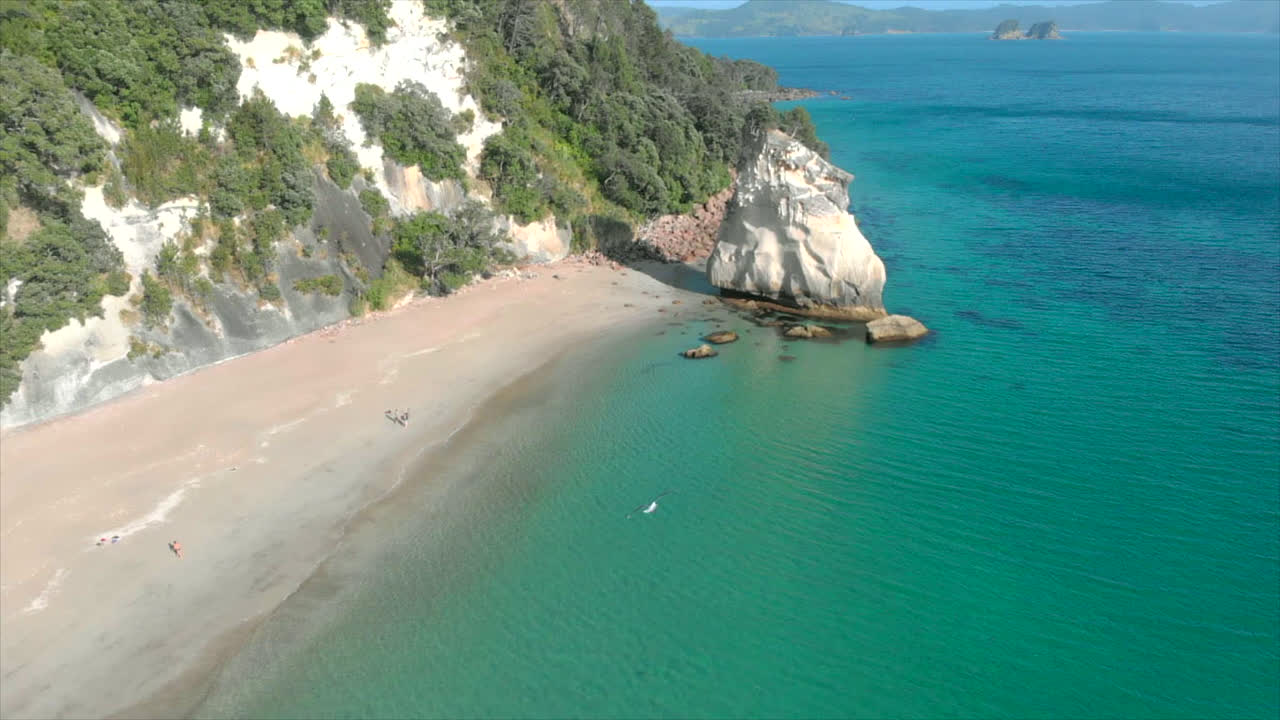 AEREO: Te Hoho Rock, Coromandel, Nuova Zelanda.