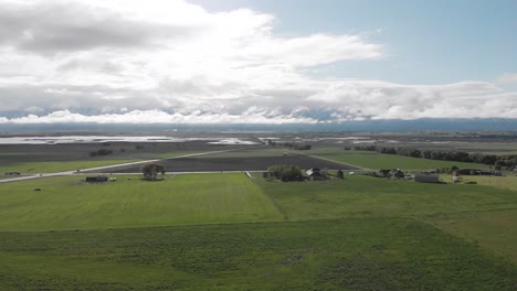 Vista-Aérea-De-Los-Campos-Del-Campo-De-Utah-En-La-Mañana-4k