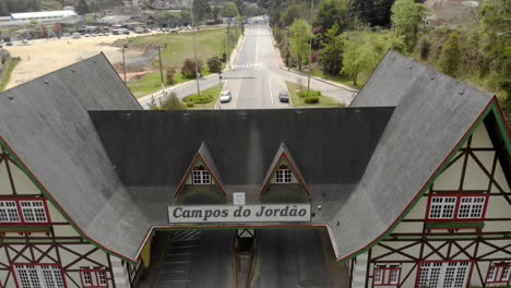 vista aérea de la ciudad de campos do jordao