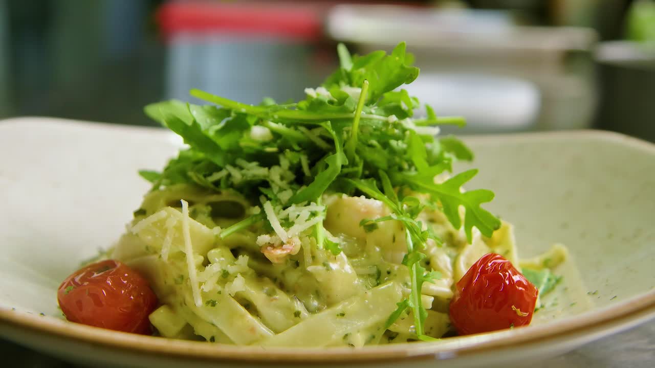 해산물 새우 파스타에 마무리 짓는 향신료