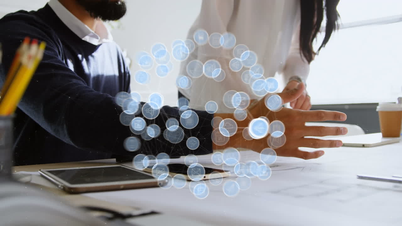 사무실에서 일하는 남성과 여성에 대한 연결 아이콘의 웹