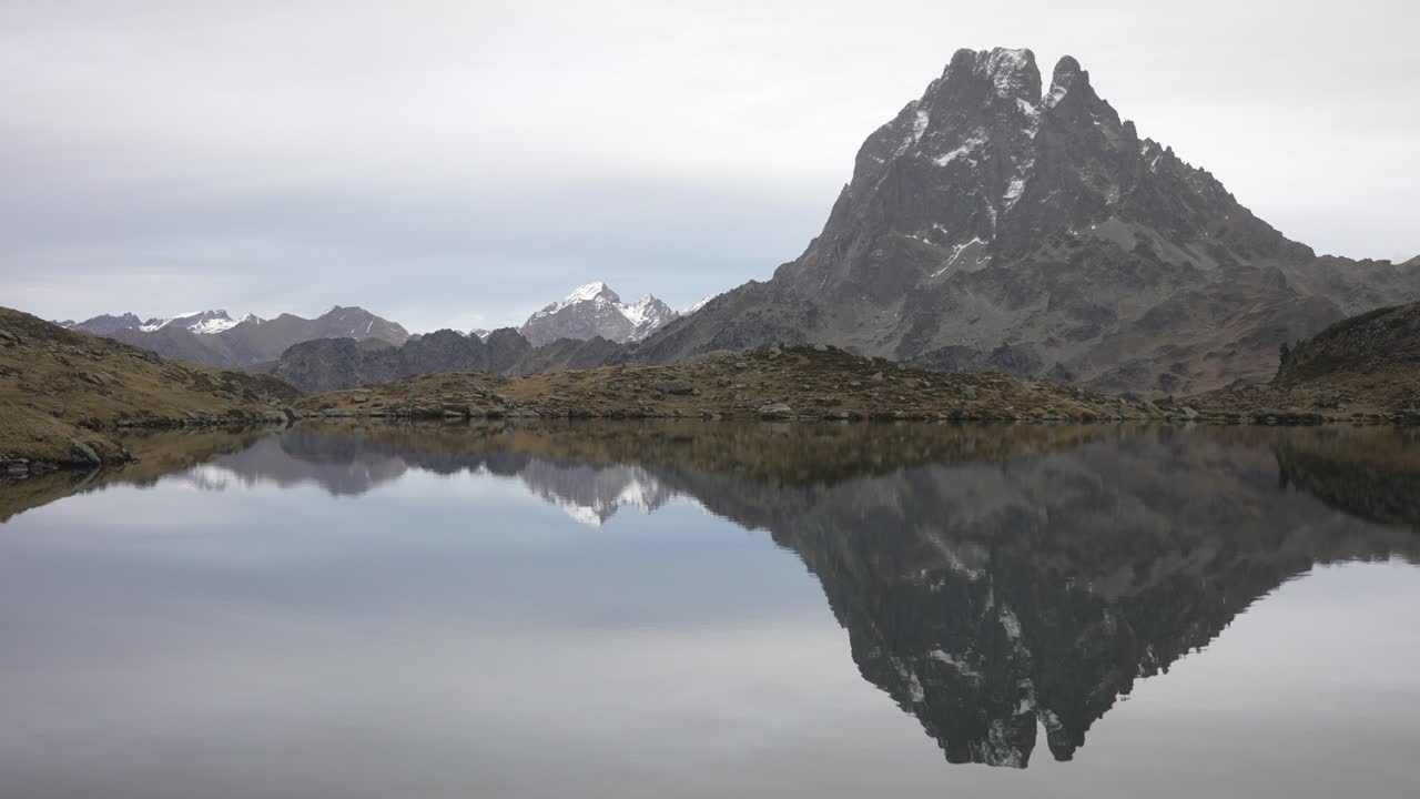 Pic du Midi d'Ossau, Lac d'Ayous.