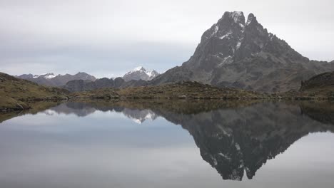 Pic-du-Midi-d'Ossau,-Lac-d'-Ayous