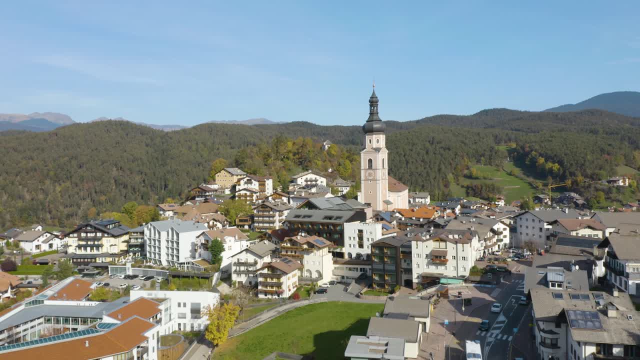 카스텔루트의 시네마틱 설정 샷