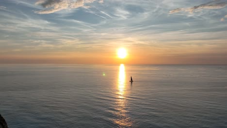 Beautiful-Scenery-of-a-sailing-Yacht