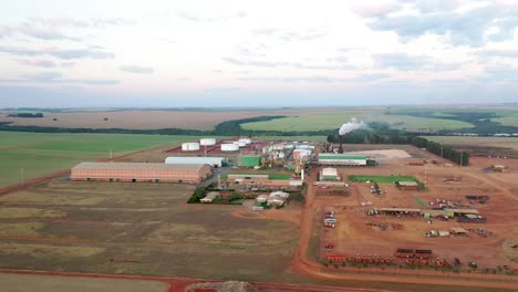 Vista-Aérea-De-La-Fábrica-De-Biocombustibles,-Caña-De-Azúcar-Y-Etanol